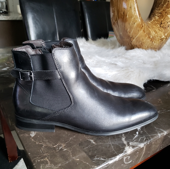 Calvin Klein - Picture 2 of 4